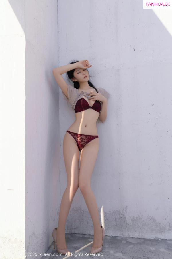 鱼子酱fish  [XiuRen]高清写真图 2025.11.07 No.10965 鱼子酱Fish 香车美女第57张图片